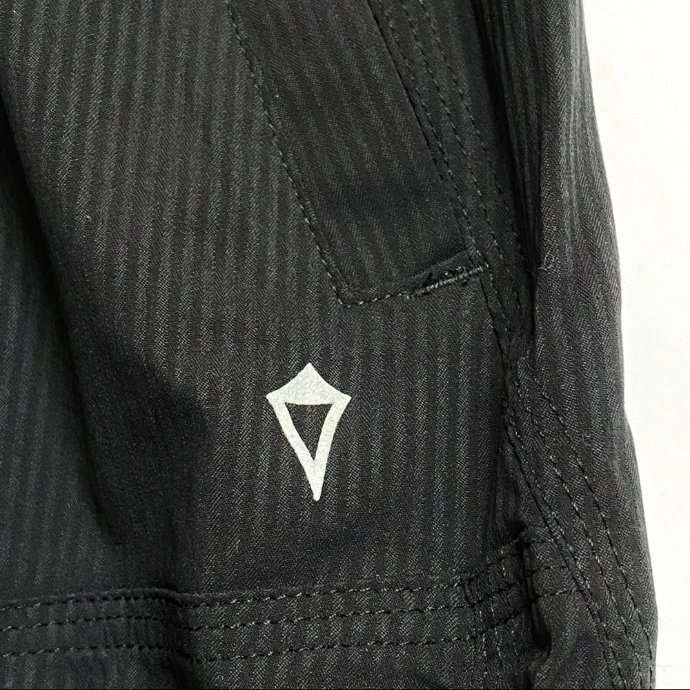 Ivivva Lululemon kids black live to move crop cropped drawstring jogger pants - Picture 8 of 11